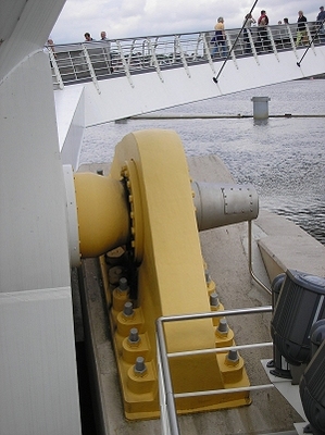 gateshead_support_hinge_300.jpg