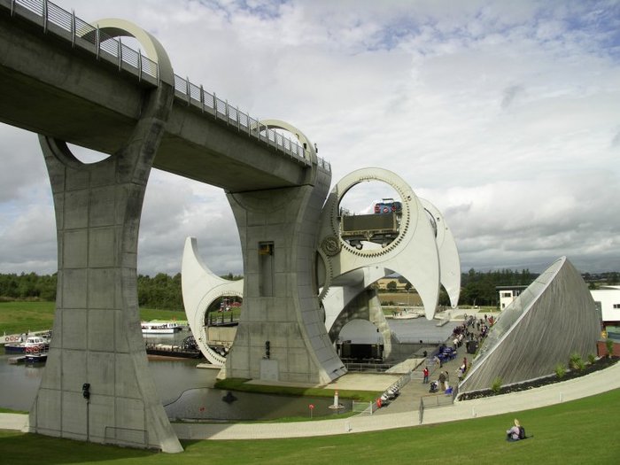 Falkirk_wheel_andyw_wikipedia_775.jpg