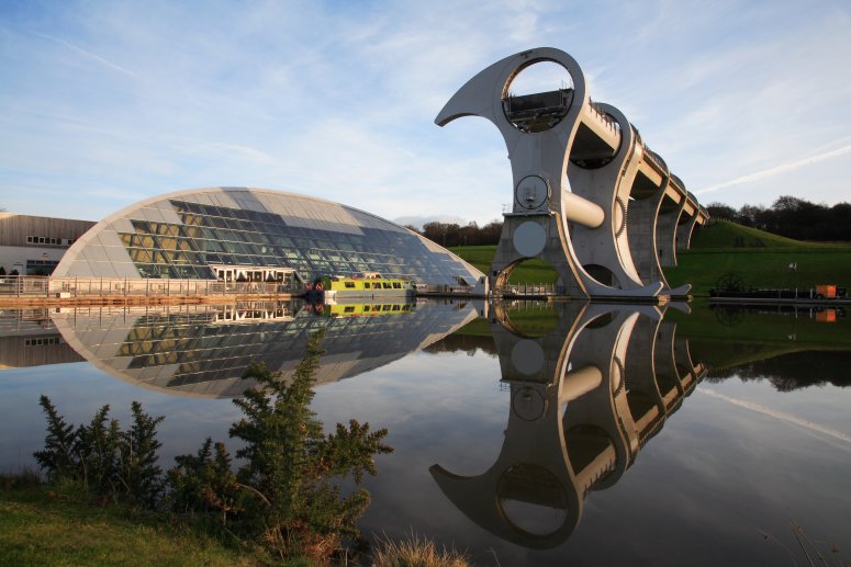 falkirk_wheel_pond_775.jpg