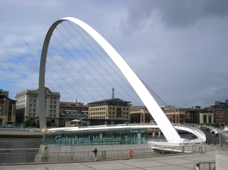 gateshead_bridge_aug06_775.jpg